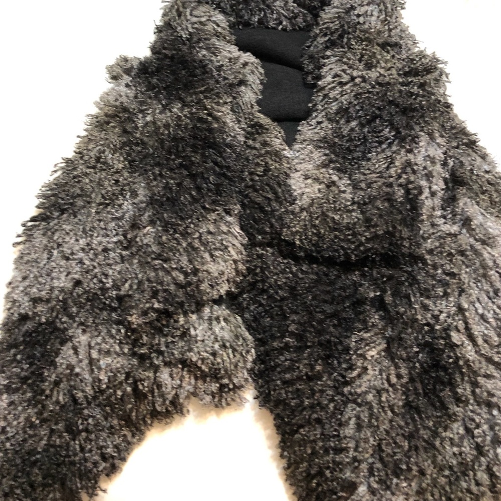 NWOT.  Fur vest - Picture 5 of 8